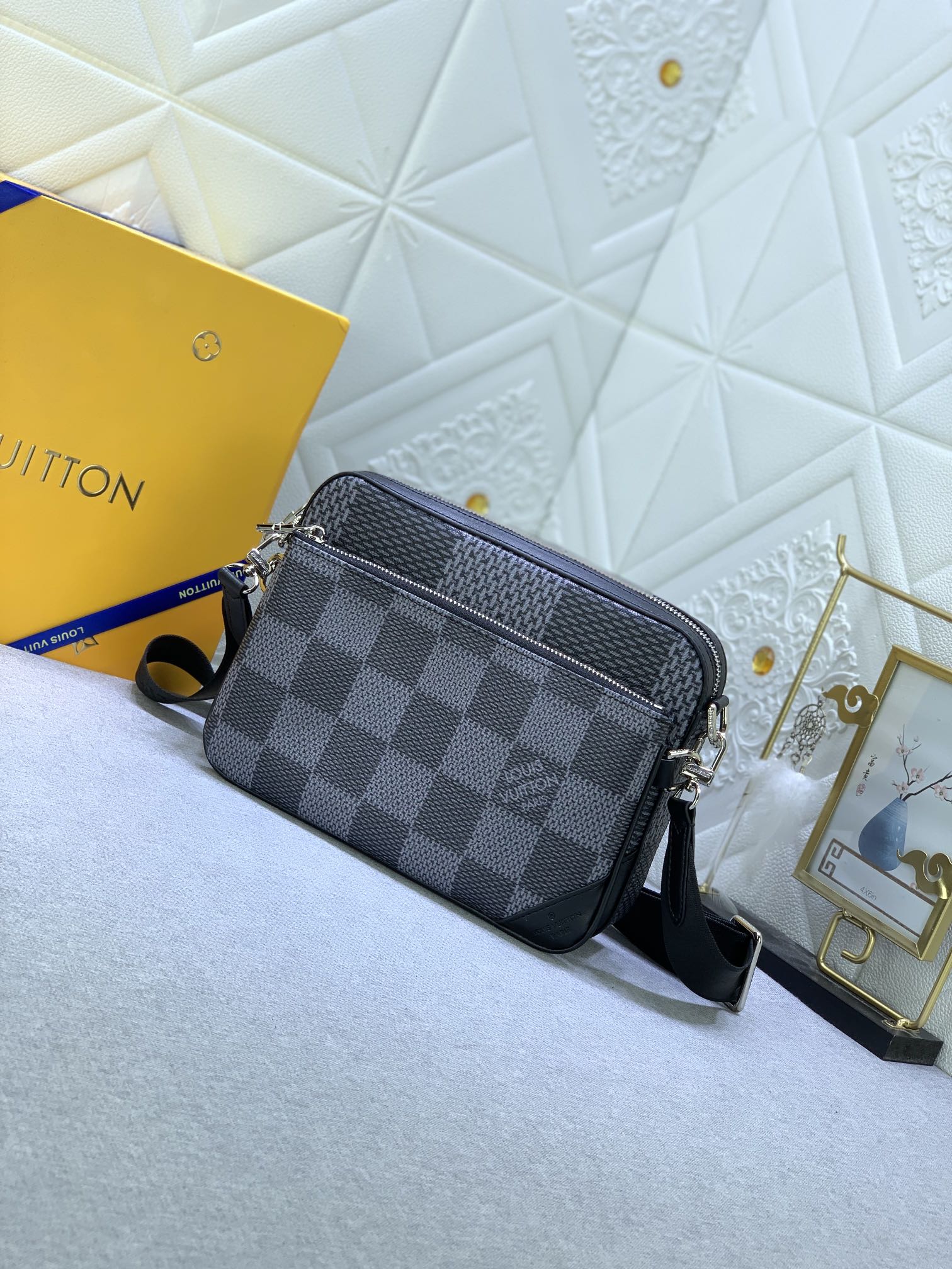 Louis Vuitton Trio Messenger Bag Damier Canvas Black 25Cm N50017