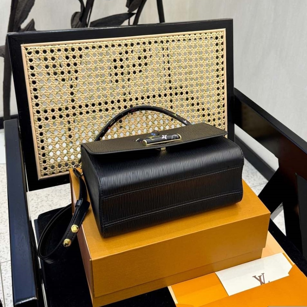 Louis Vuitton X Takashi Murakami Lv Twist MM Slim Bag Black 23cm M13243