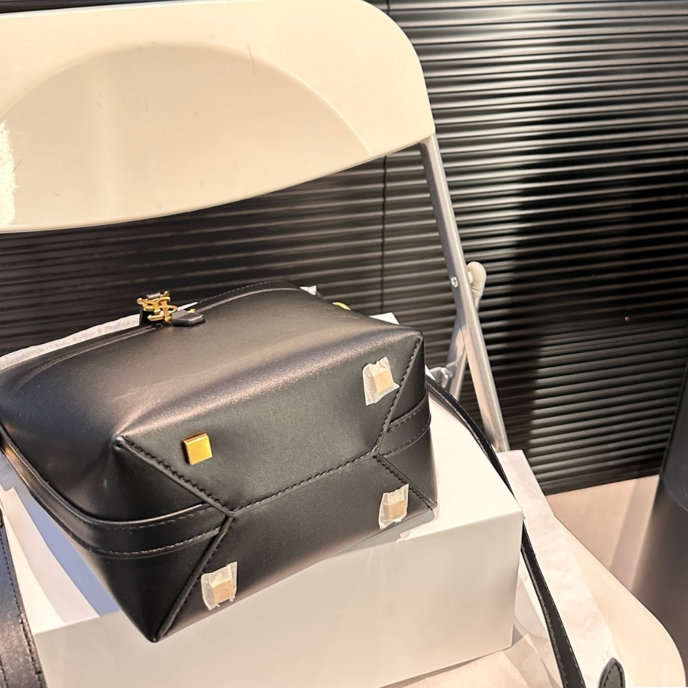 Saint Laurent Le 37 Mini Bag In Shiny Leather Black 15Cm