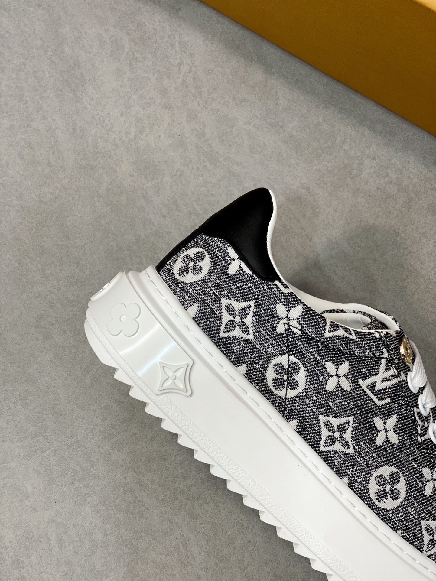 Louis Vuitton Time Out Sneaker 1Aaw2S
