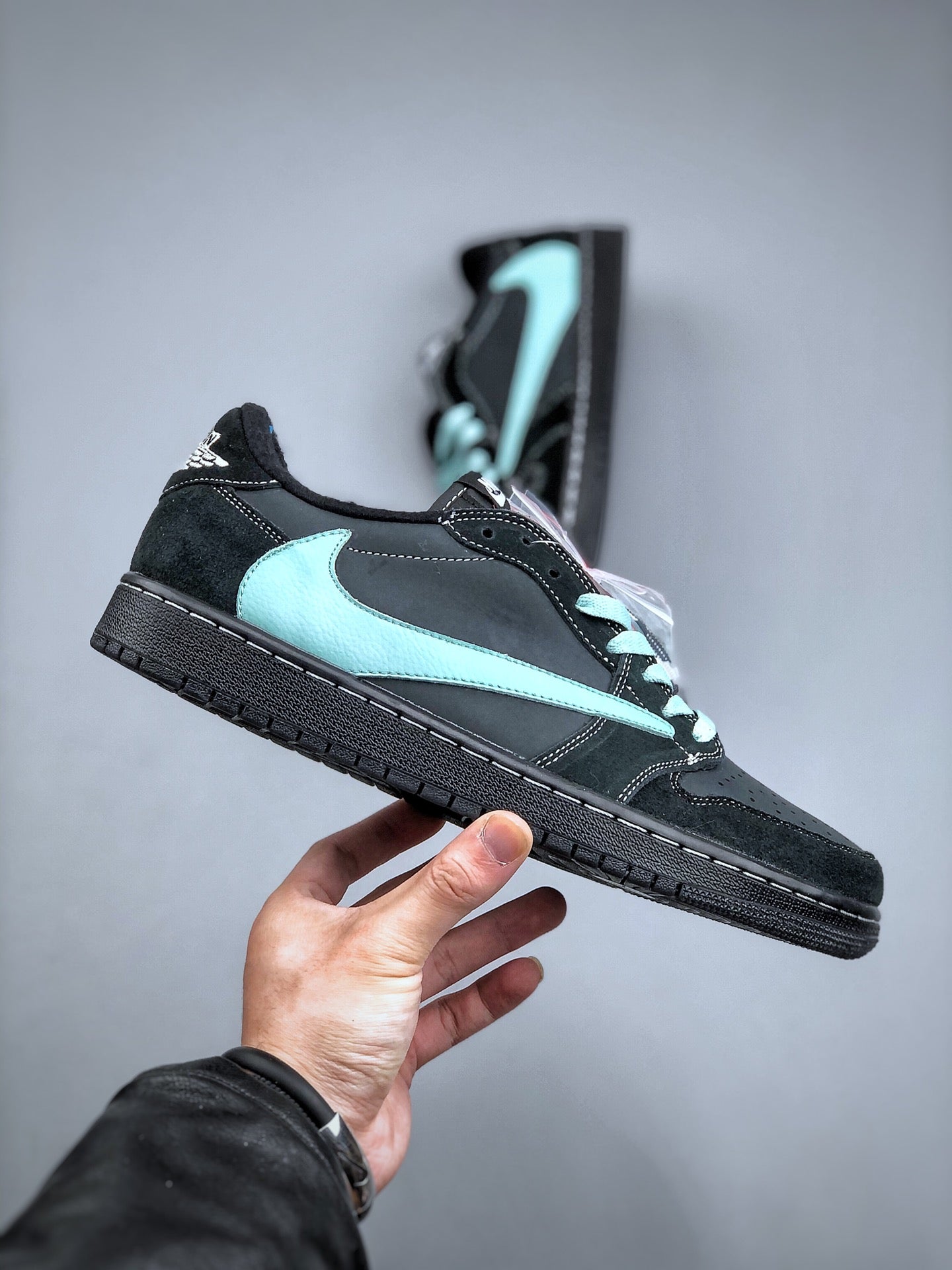 Jordan 1 Retro Low Tiffany Blue