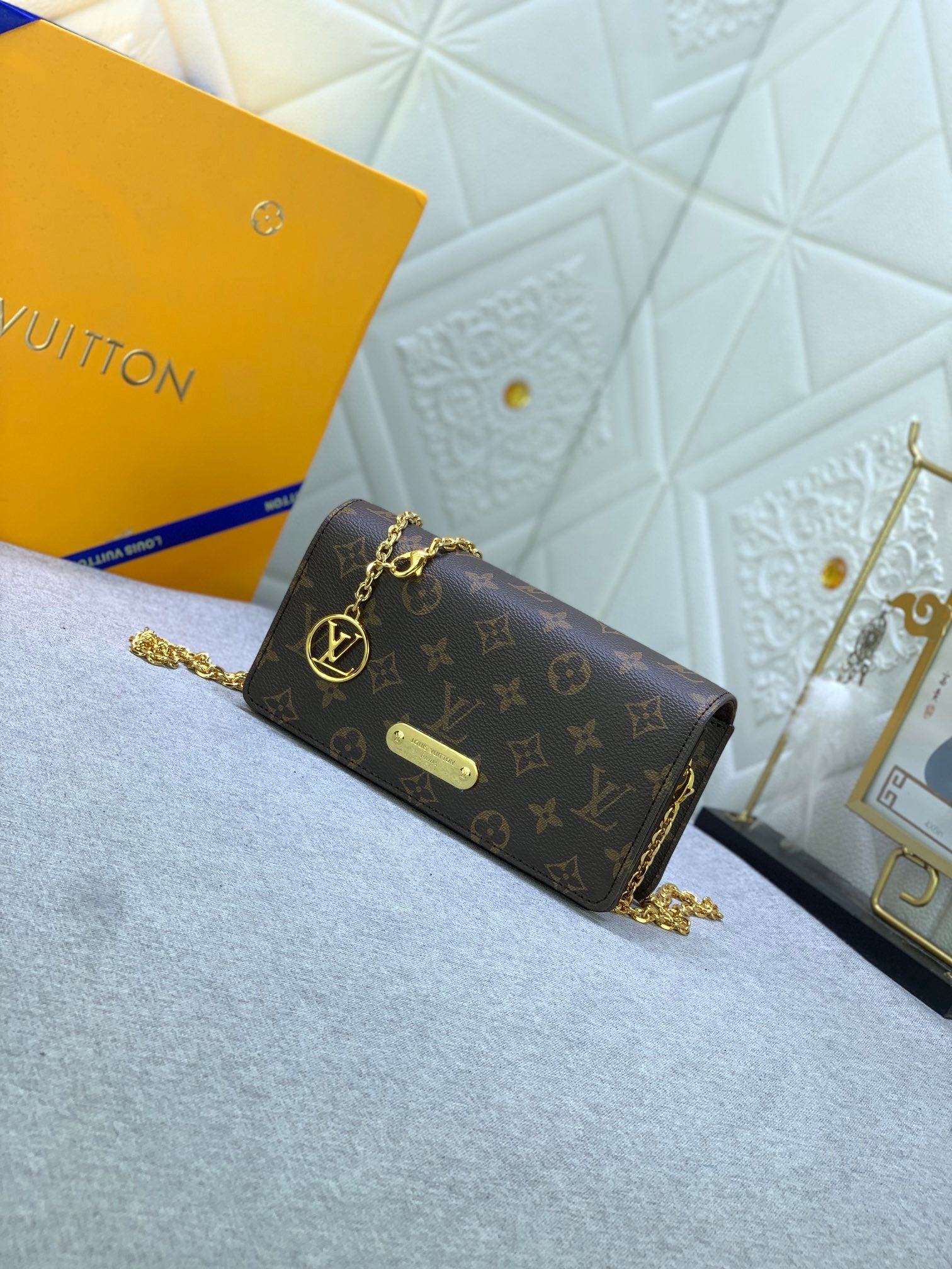 Louis Vuitton Wallet On Chain Lily Monogram 20Cm M82509
