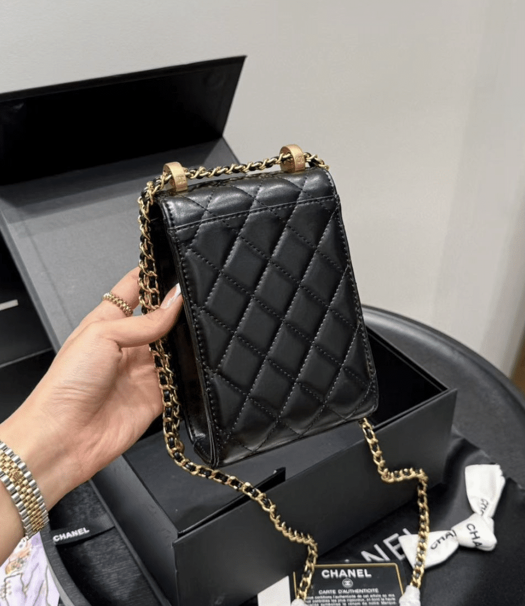 Chanel Trendy Cc Phone Holder Quilted Crossbody Bags Black 17cm