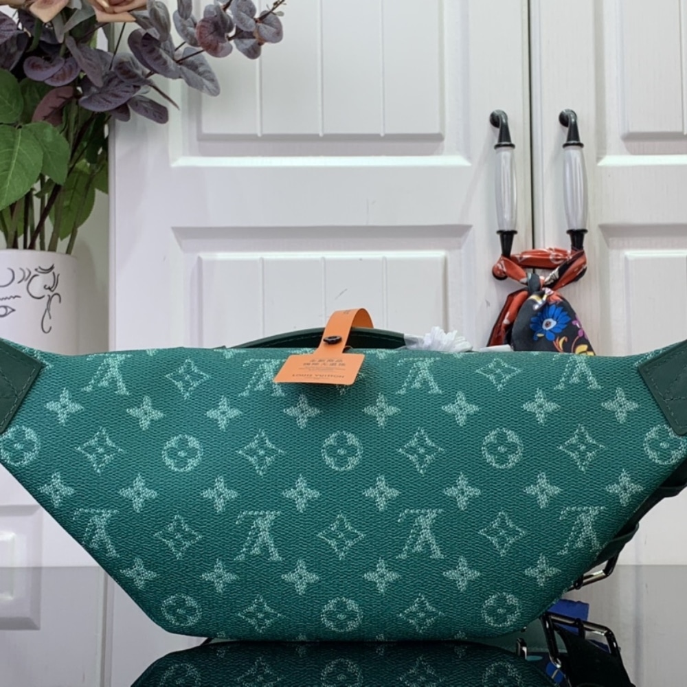 Louis Vuitton Rush Bumbag Green 30Cm M12867