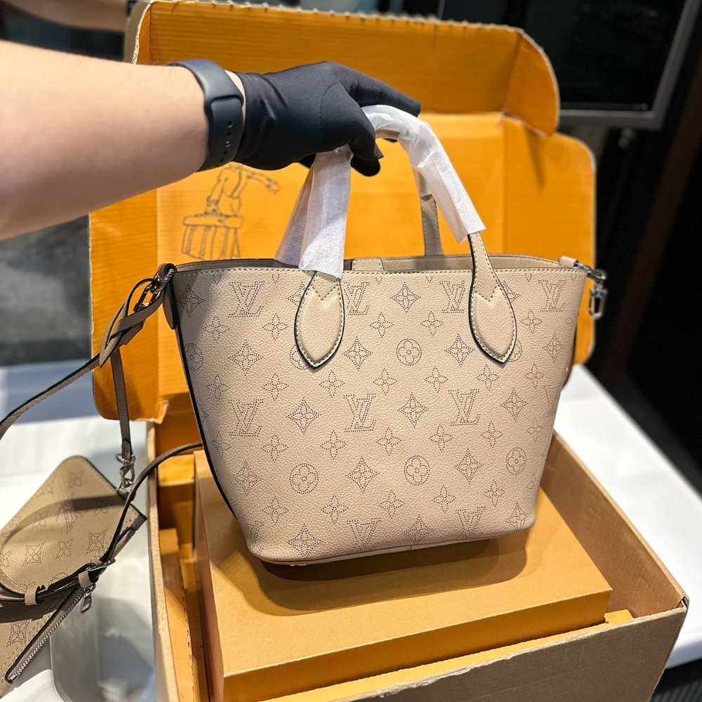 Louis Vuitton Blossom Mahina Calfskin Bag Beige 21Cm