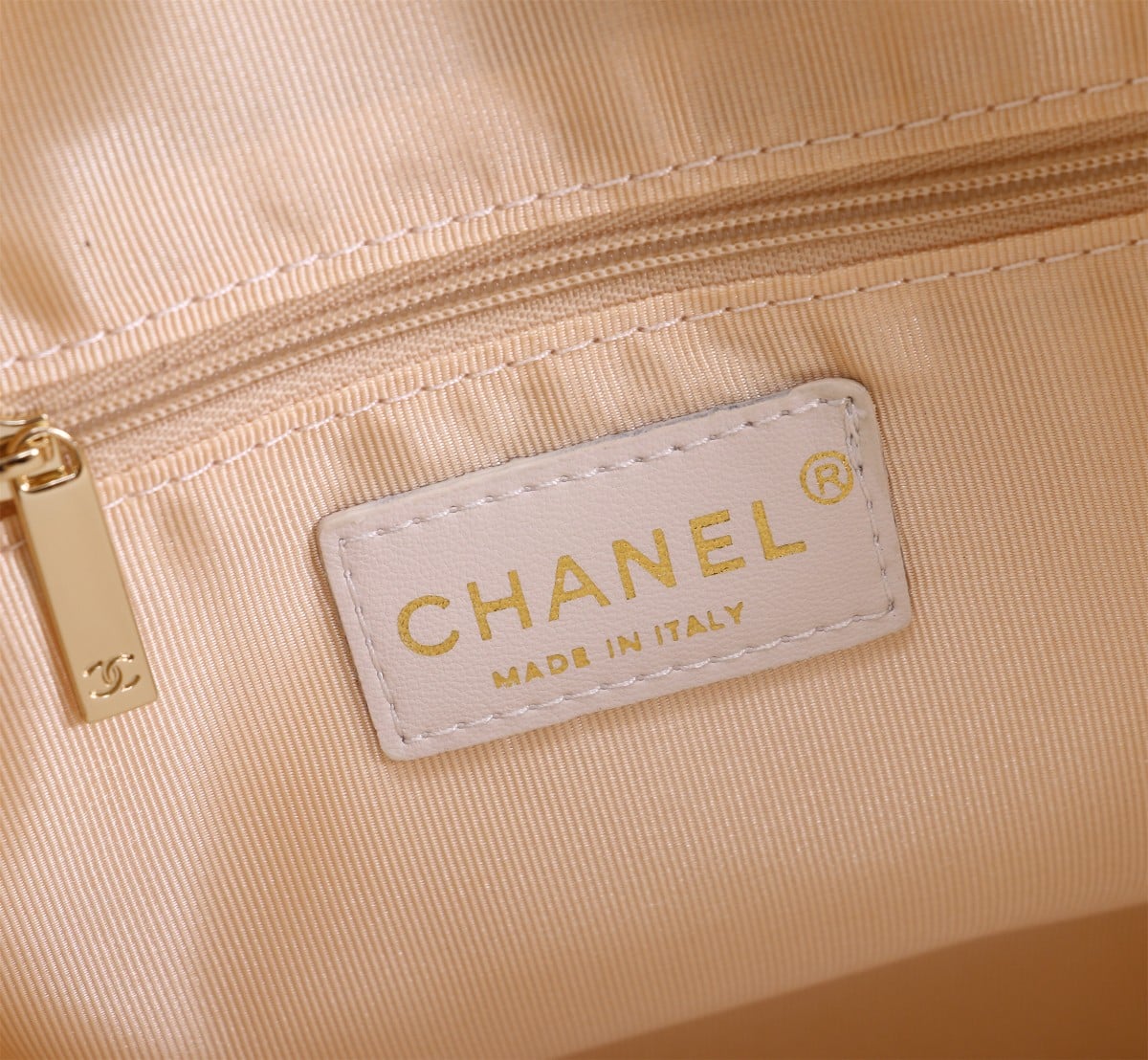 Chanel Maxi Hobo Bag Black Leather And Gold Tone Metal White 28Cm As4339