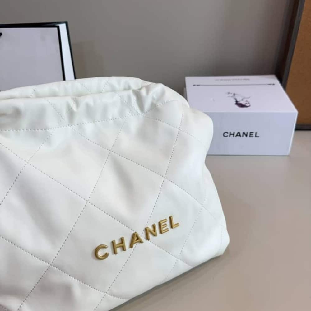 Chanel 22 Small Handbag White 36Cm AS3260 B09859 10601