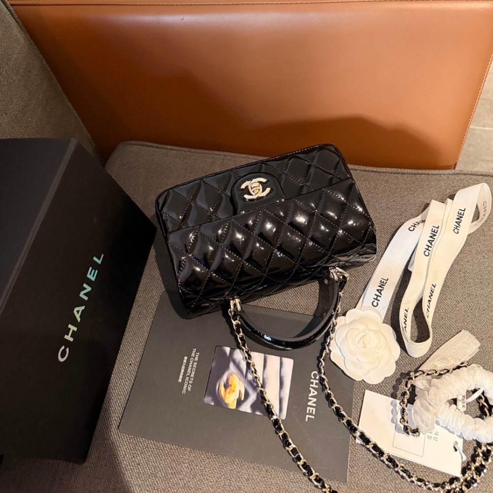 Chanel Classic Mini Bag In Shiny Leather With Handle Black 20Cm