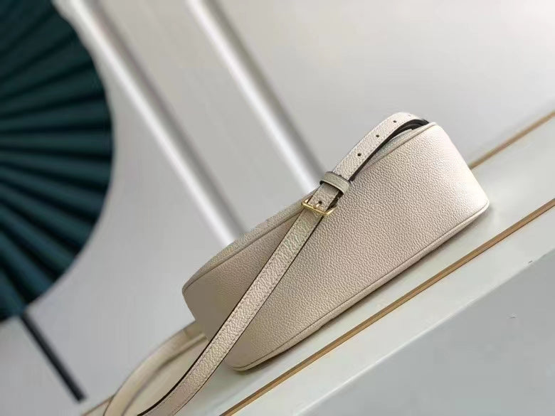 Louis Vuitton Bagatelle 22Cm Cream Beige