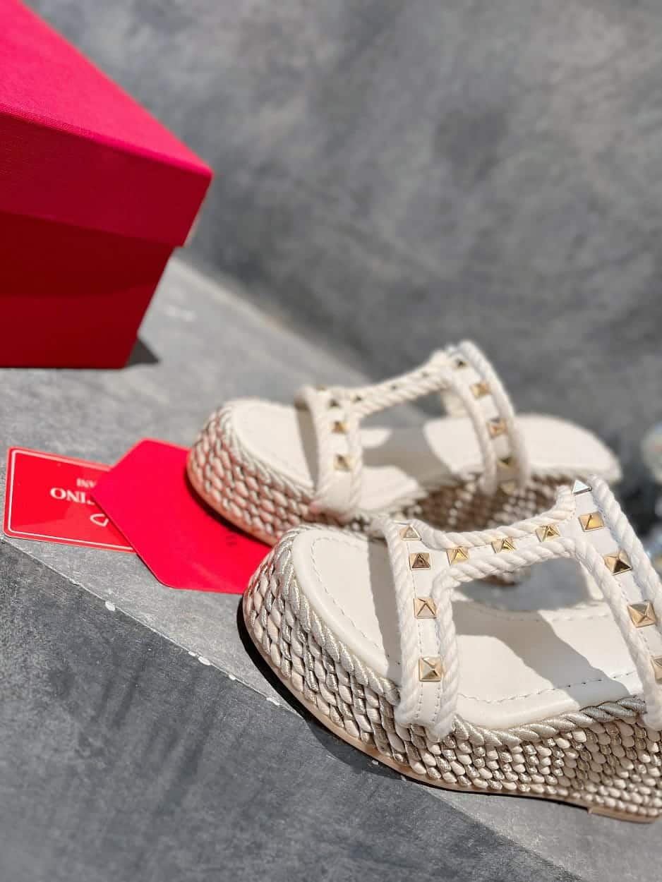 Valentino Rockstud Laminated Nappa Wedge Sandal Natural 4W2S0Gi5Dym Ybs