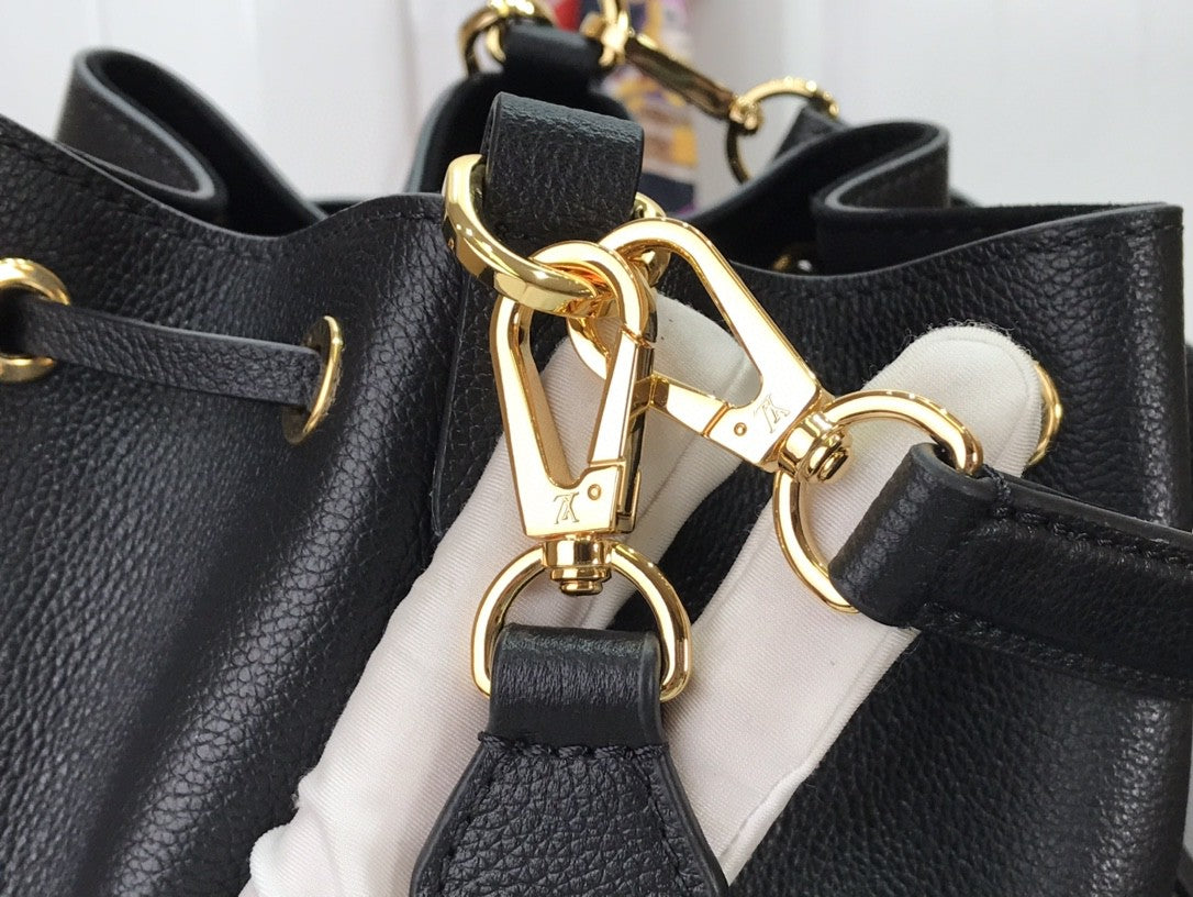 Louis Vuitton Lockme Bucket 23Cm Black
