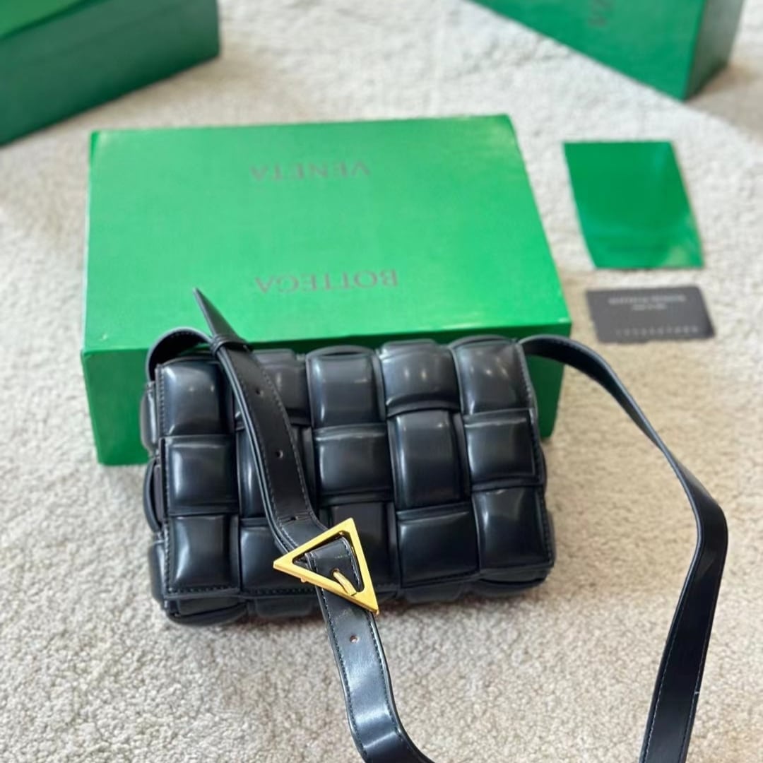 Bottega Veneta Padded Leather Bag Black 22Cm