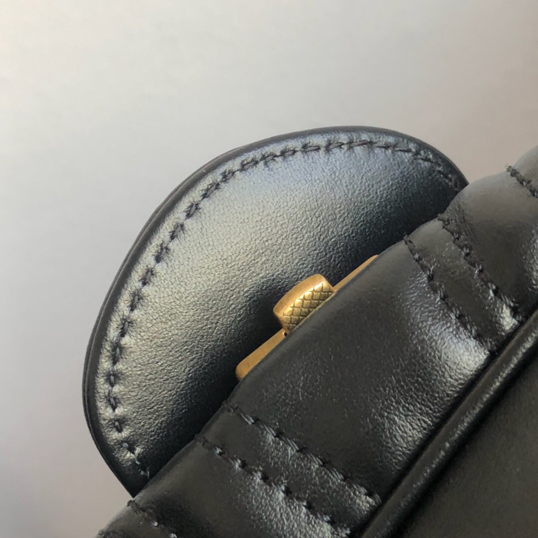 Gucci Marmont Medium Matelassé Shoulder Bag Black 26cm 443496 DTDIT 1000