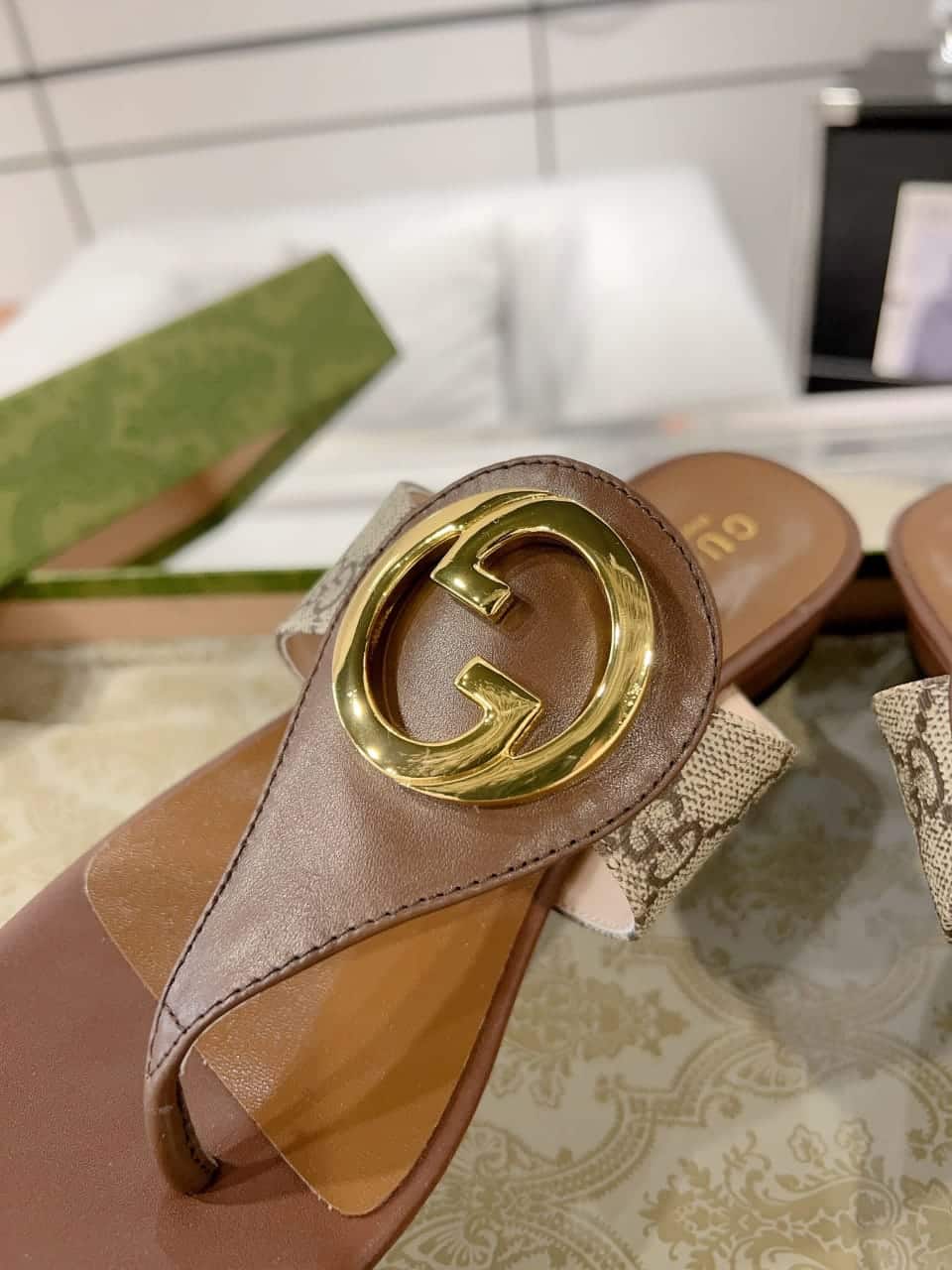 Gucci Blondie Thong Sandals Brown P00810550