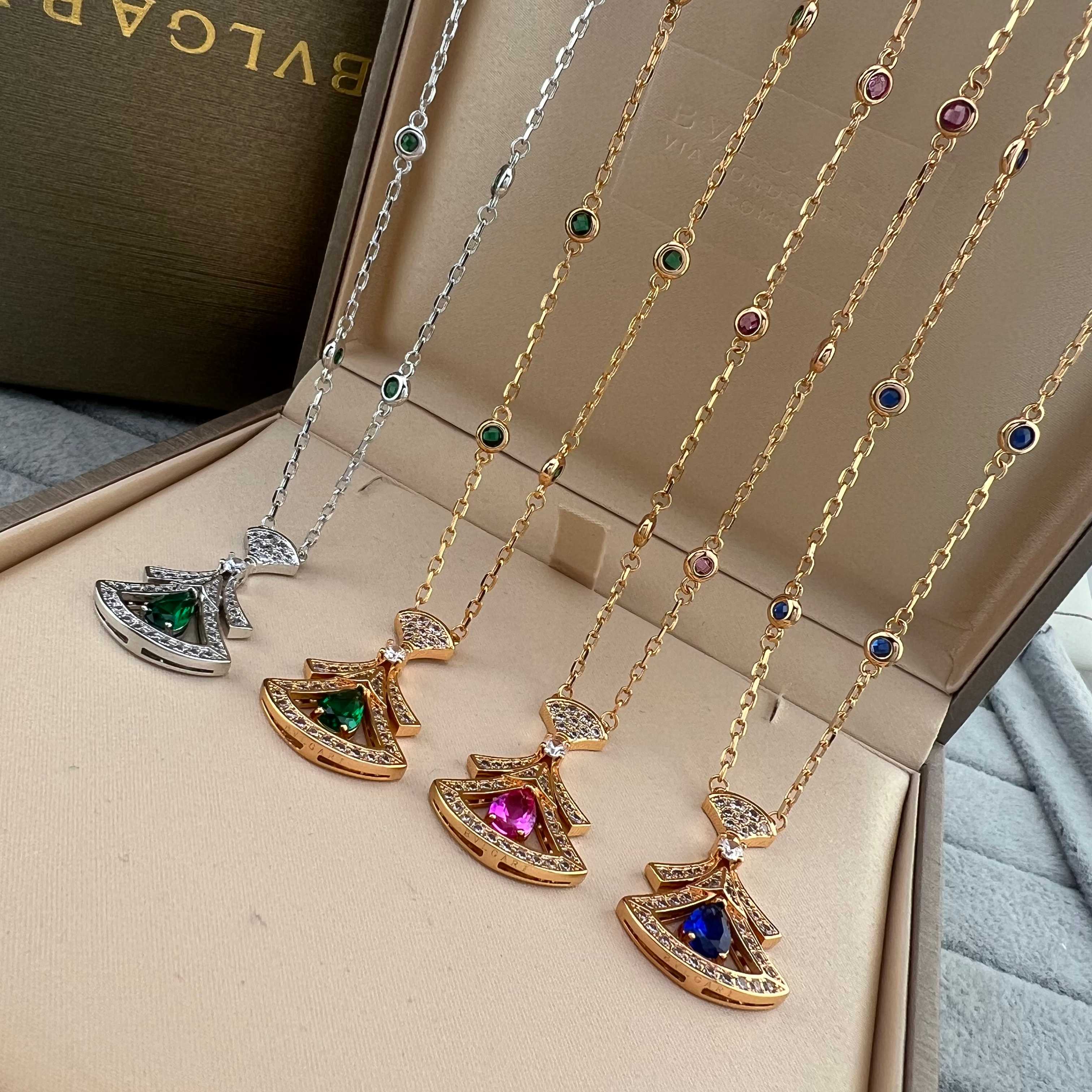 New hollow colored diamond skirt necklace