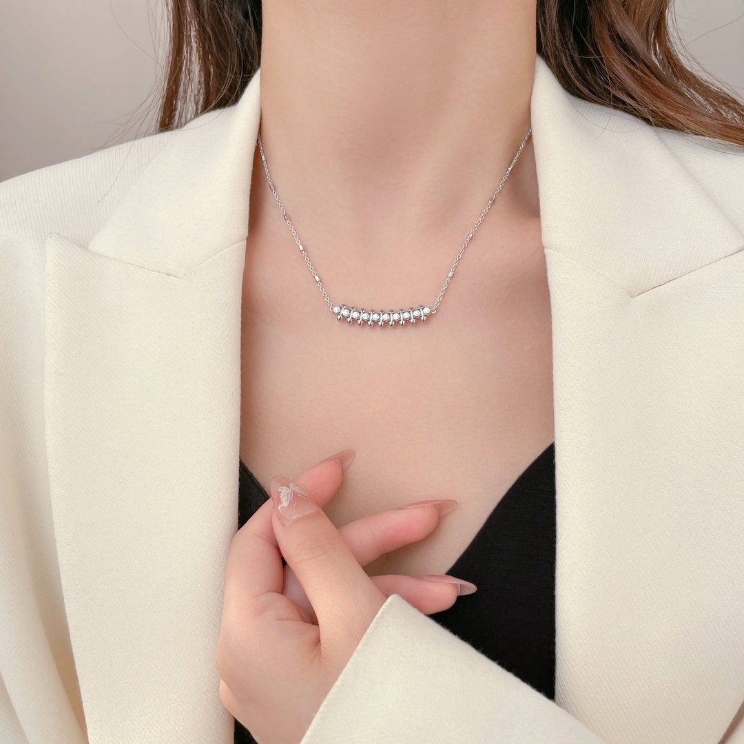 Smile Diamond Rivet Necklace