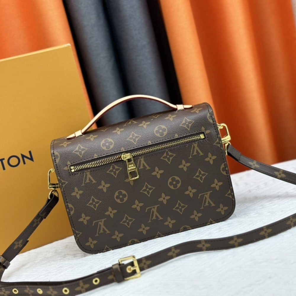 Louis Vuitton Pochette Métis Monogram Coated Canvas 25Cm M47203