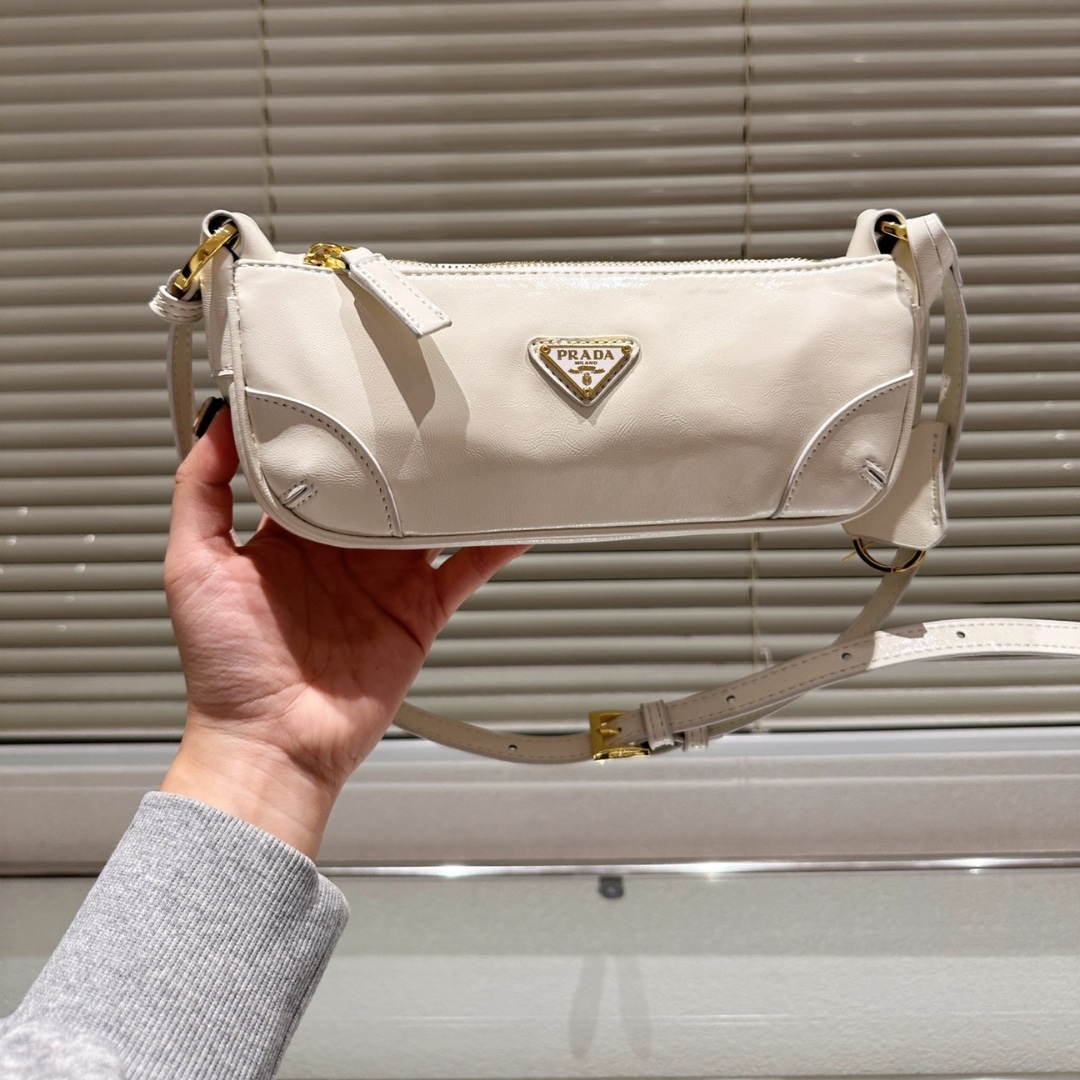 Prada Re Edition 2002 Leather Shoulder Bag White 23Cm