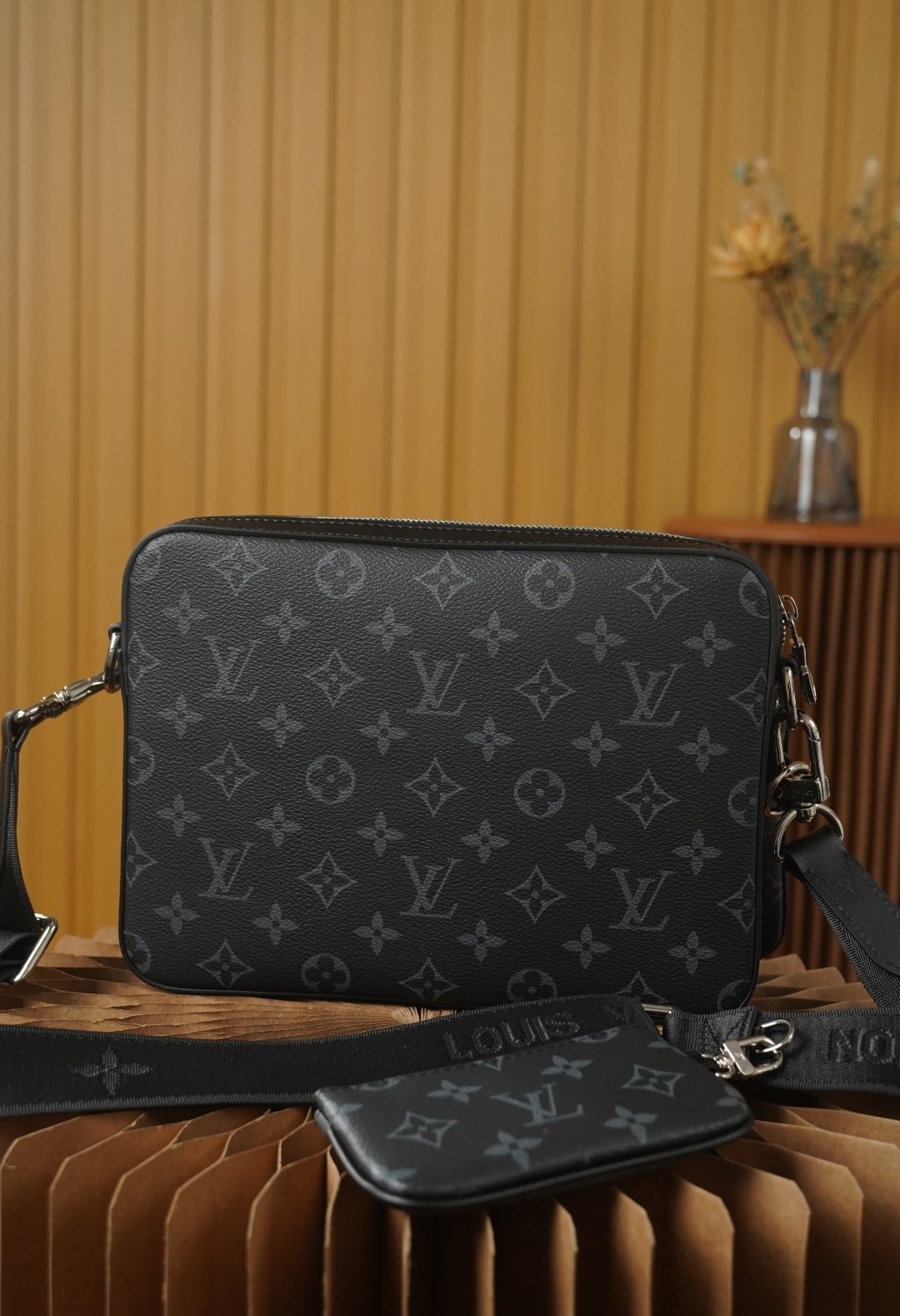 Louis Vuitton Trio Messenger 25Cm M69443