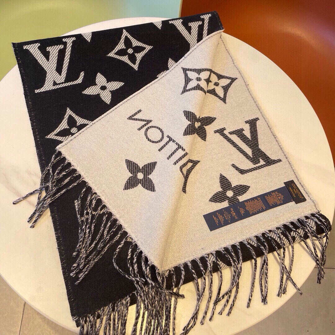 LOUIS VUITTON M77853 LV Essential scarf