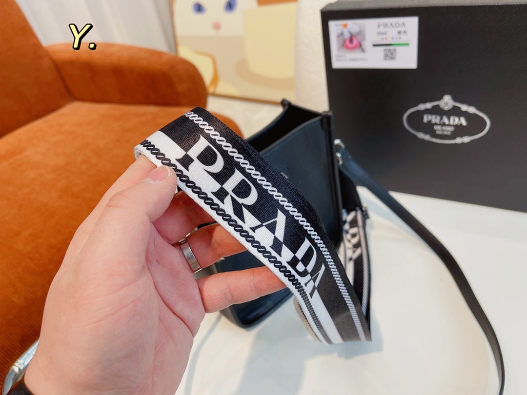 Prada Leather Mini Shoulder Bag Black 20Cm