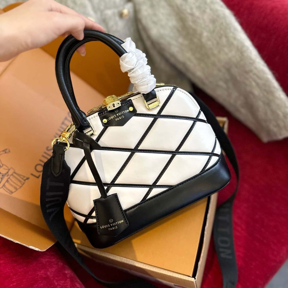 Louis Vuitton Alma BB Black 24Cm M23761