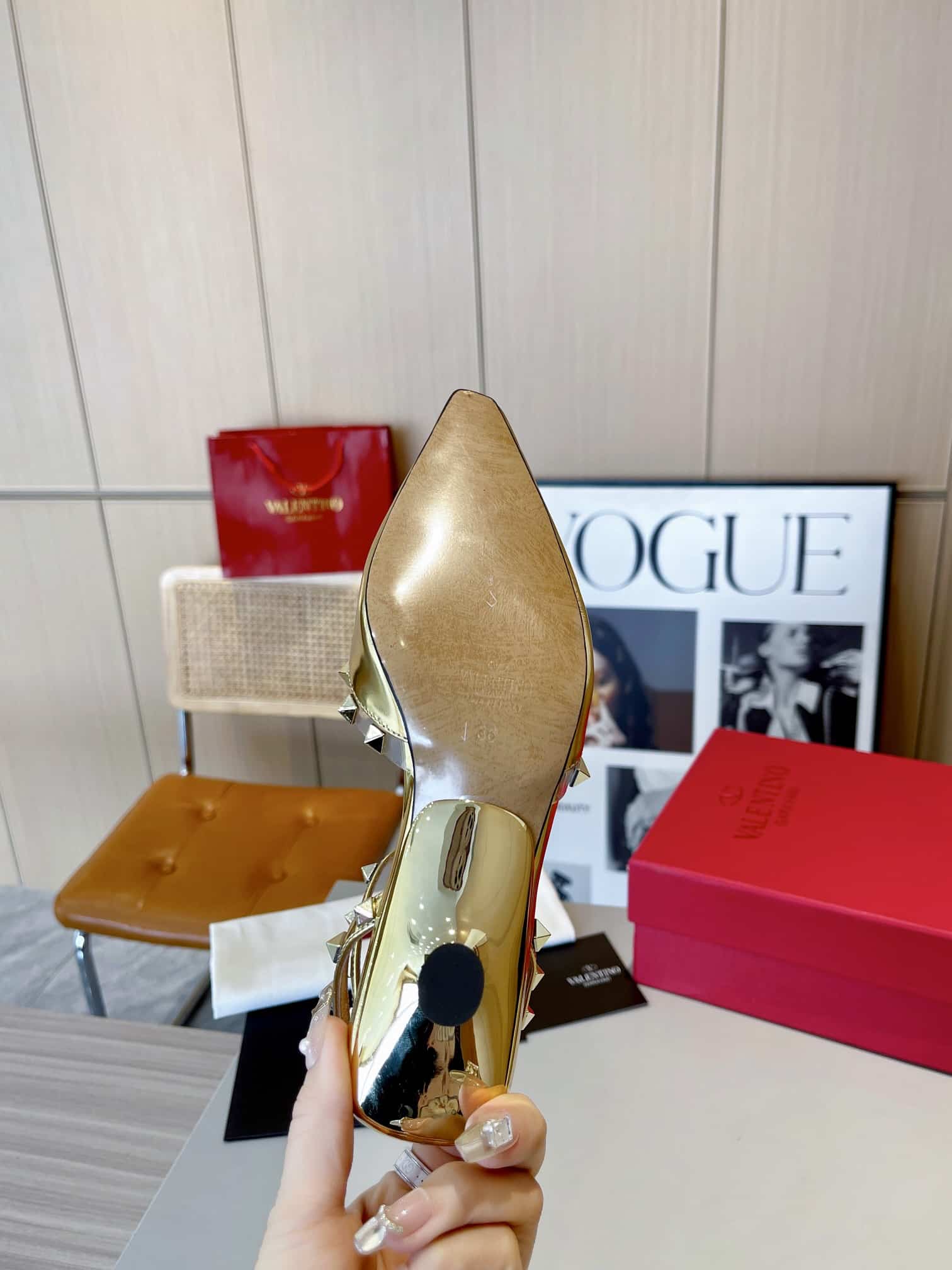Valentino Garavani Rockstud Couture Pumps Gold