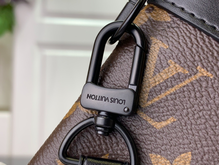 Louis Vuitton To Go Pochette Monogram Brown 30Cm For Men