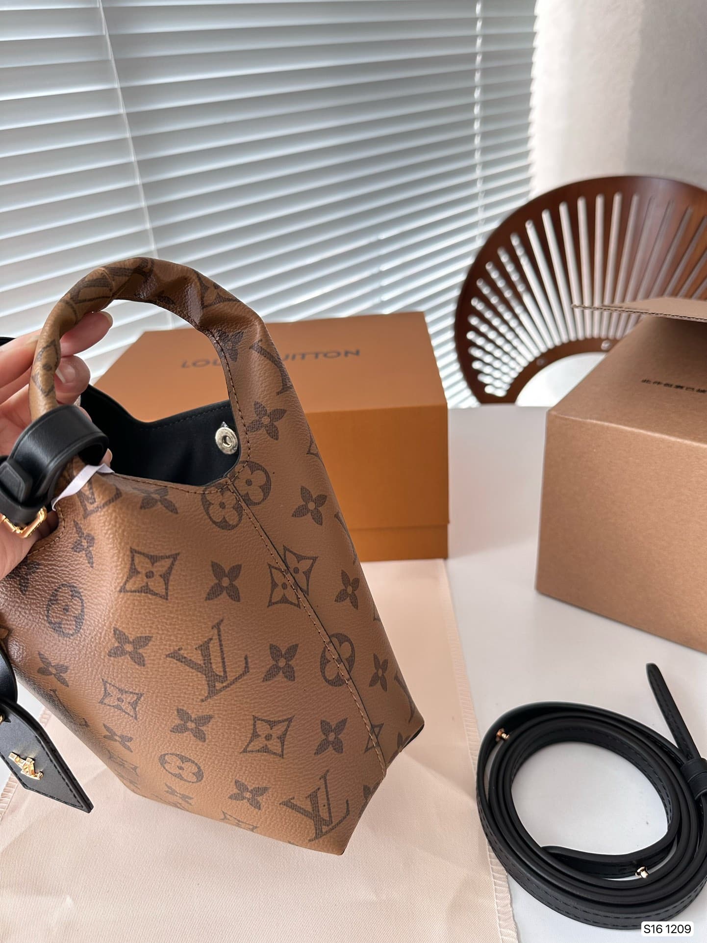 Louis Vuitton Atlantis Bucket Monogram Canvas 17Cm M46816