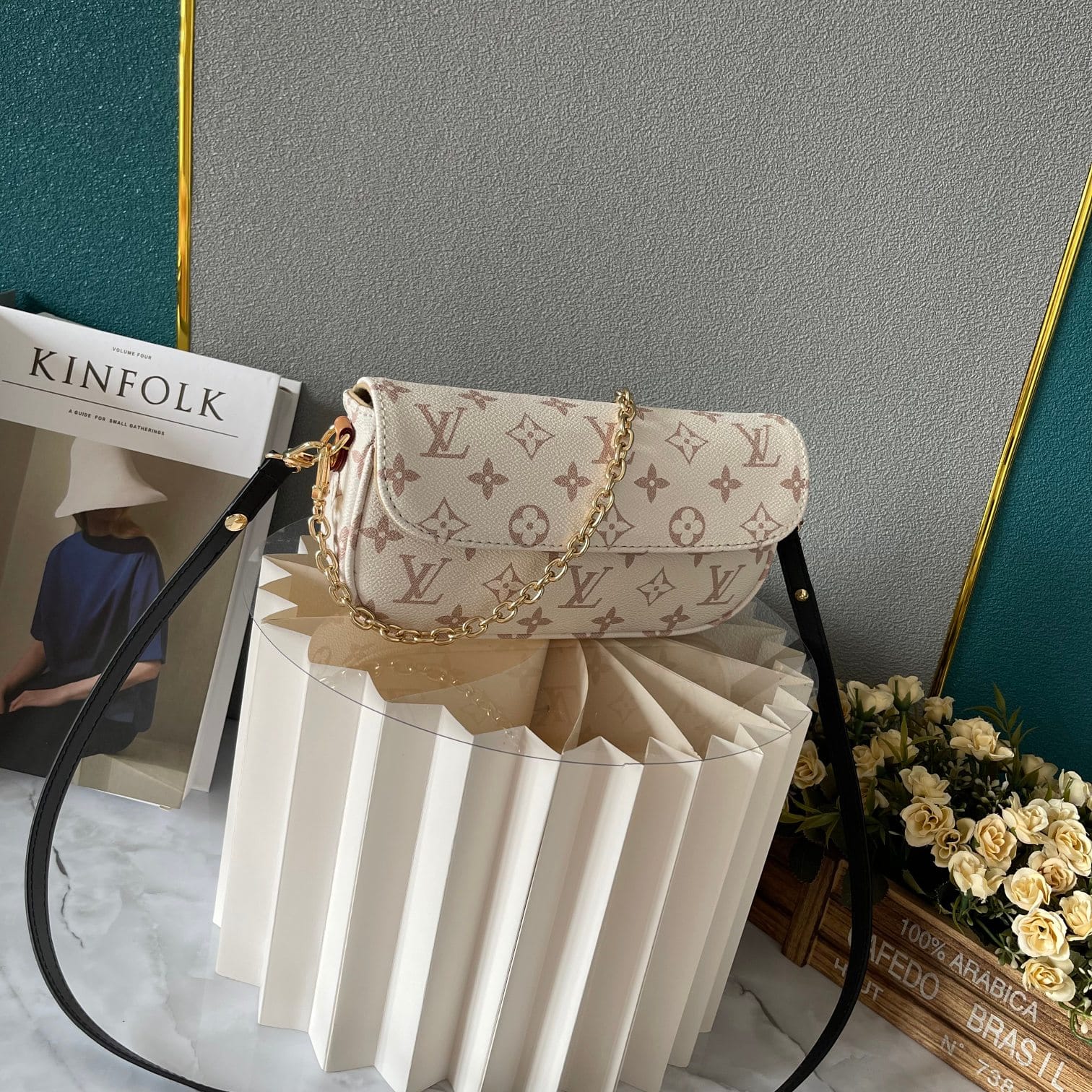 Louis Vuitton Wallet On Chain Ivy Monogram Canvas Dune 23Cm M83091