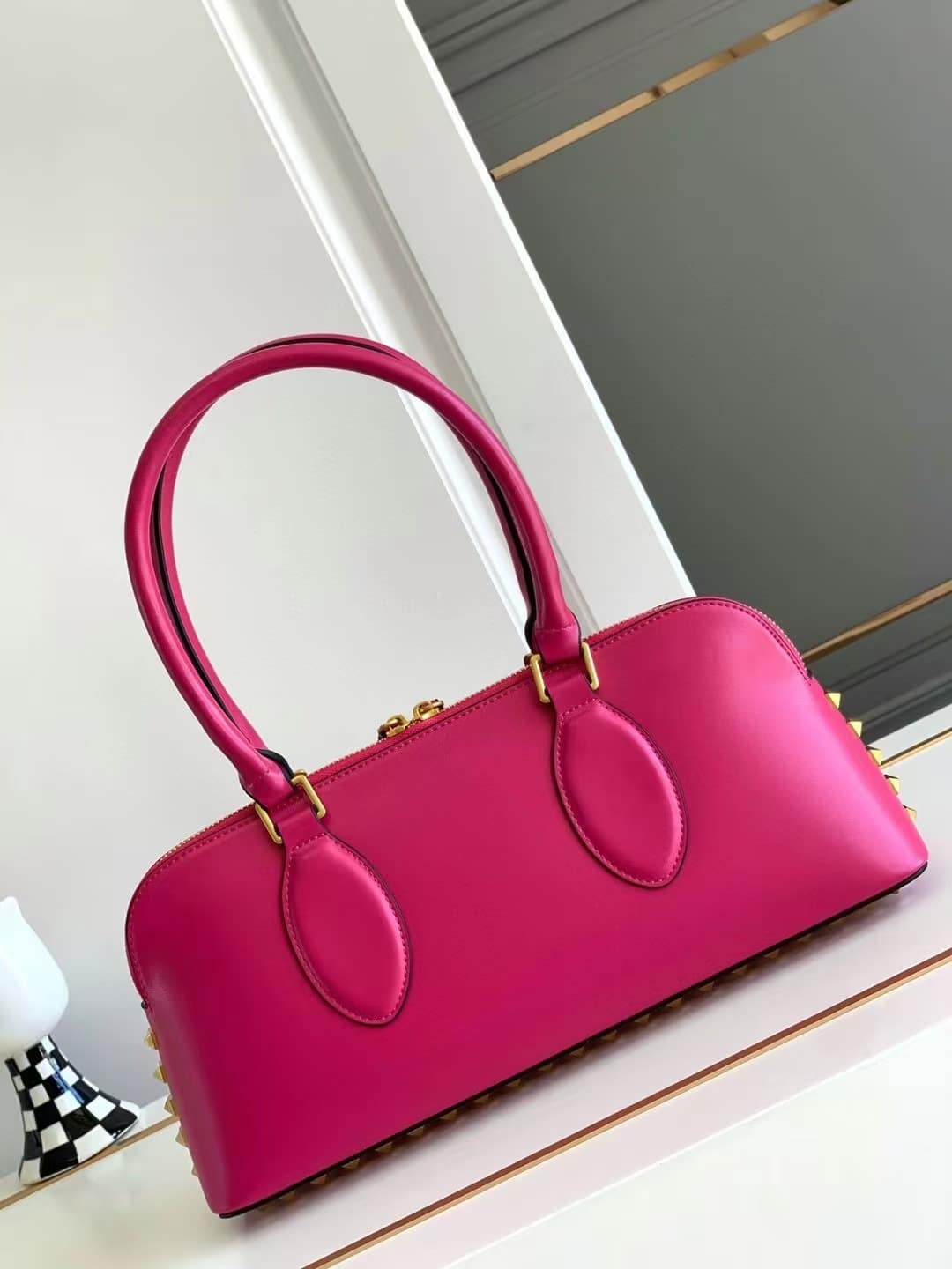 Valentino Garavani Rockstud East-West Zip-Up Tote Bag Pink 34Cm