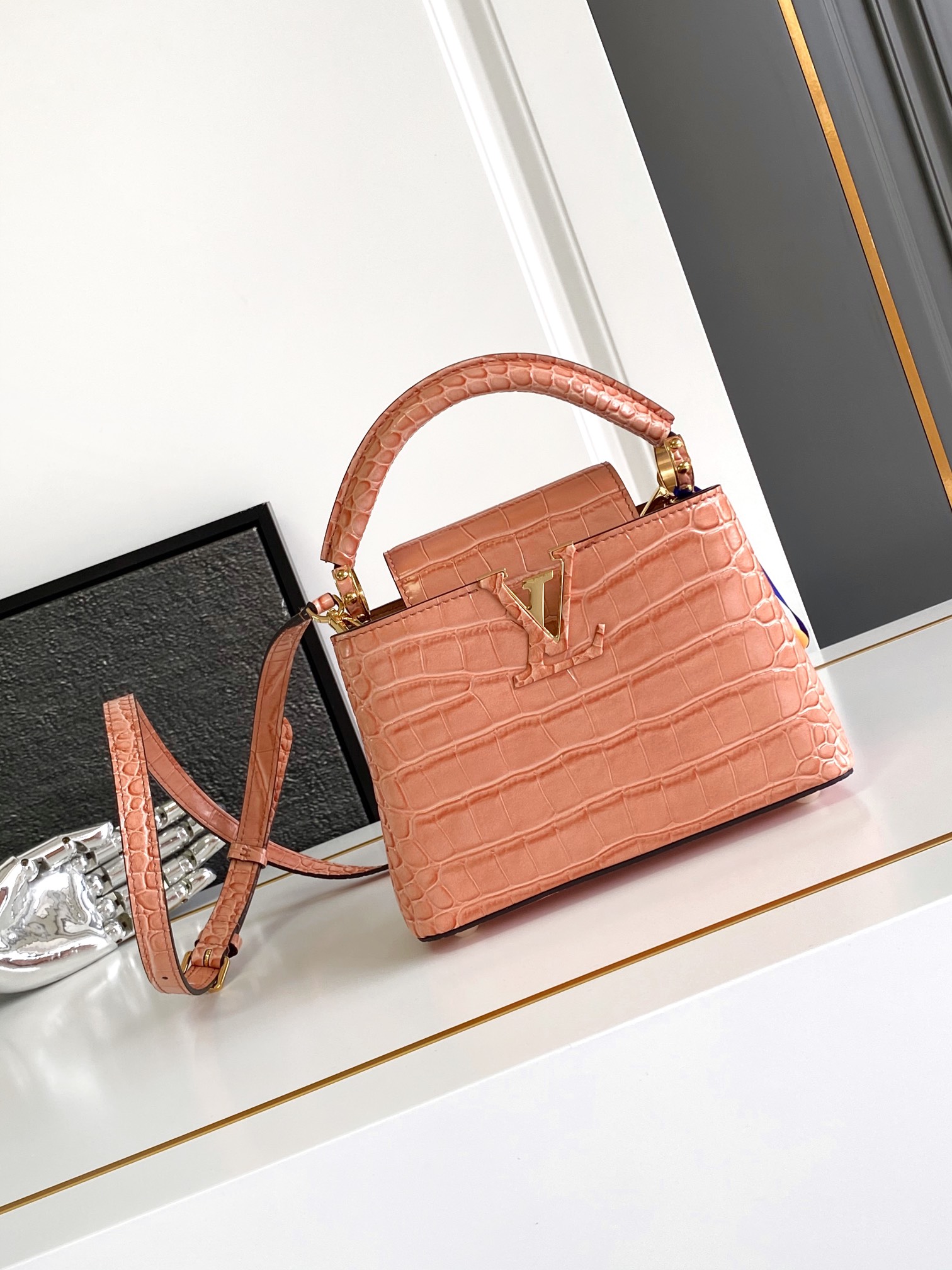LV -M93429 -Capucines