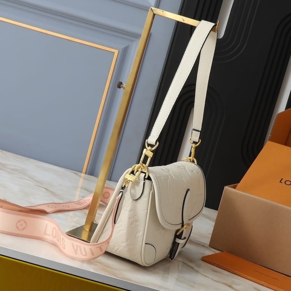 Louis Vuitton Diane Monogram Empreinte Leather White 24Cm M46388