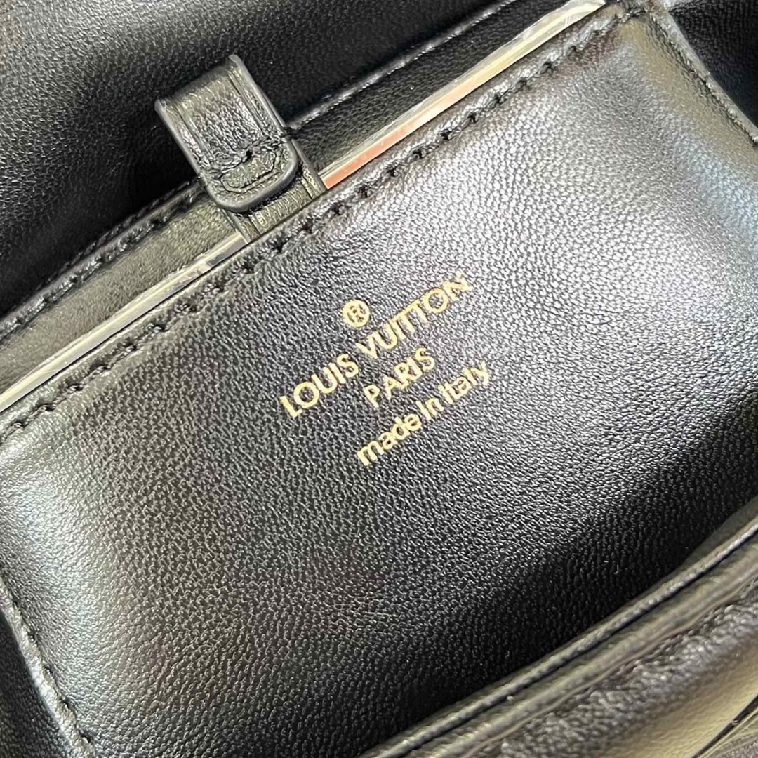 LOUIS VUITTON GO 14 MM BAG BLACK 23CM M22891