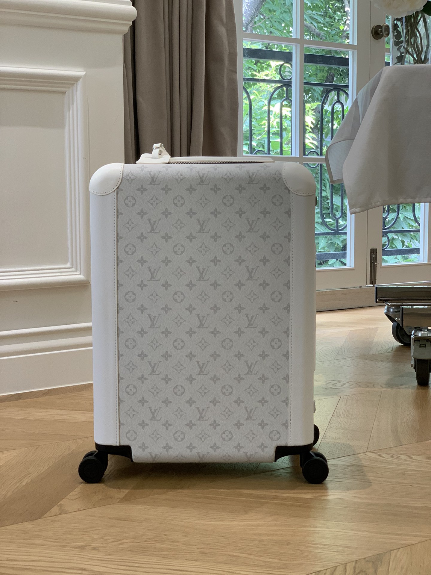 LOUIS VUITTON M10149 Horizon 55