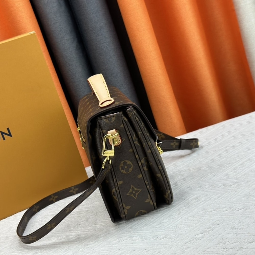 Louis Vuitton Pochette Métis Monogram Coated Canvas 25Cm M47203