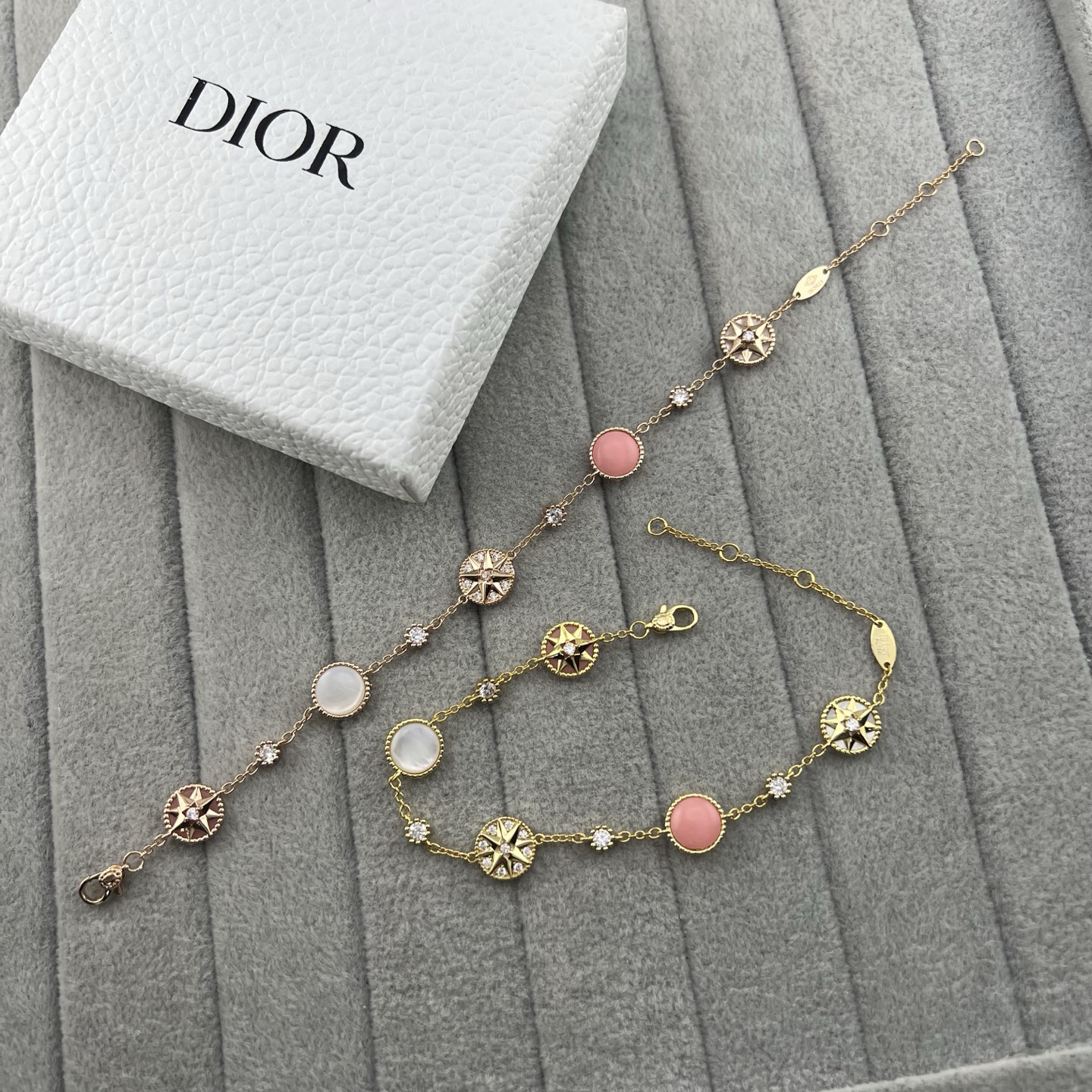 Mother-of-pearl five-motif bracelet with an eight-pointed star compass design