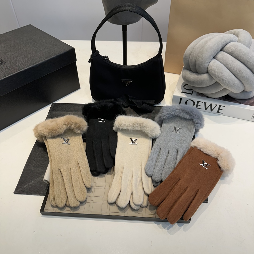Louis Vuitton Wool Gloves