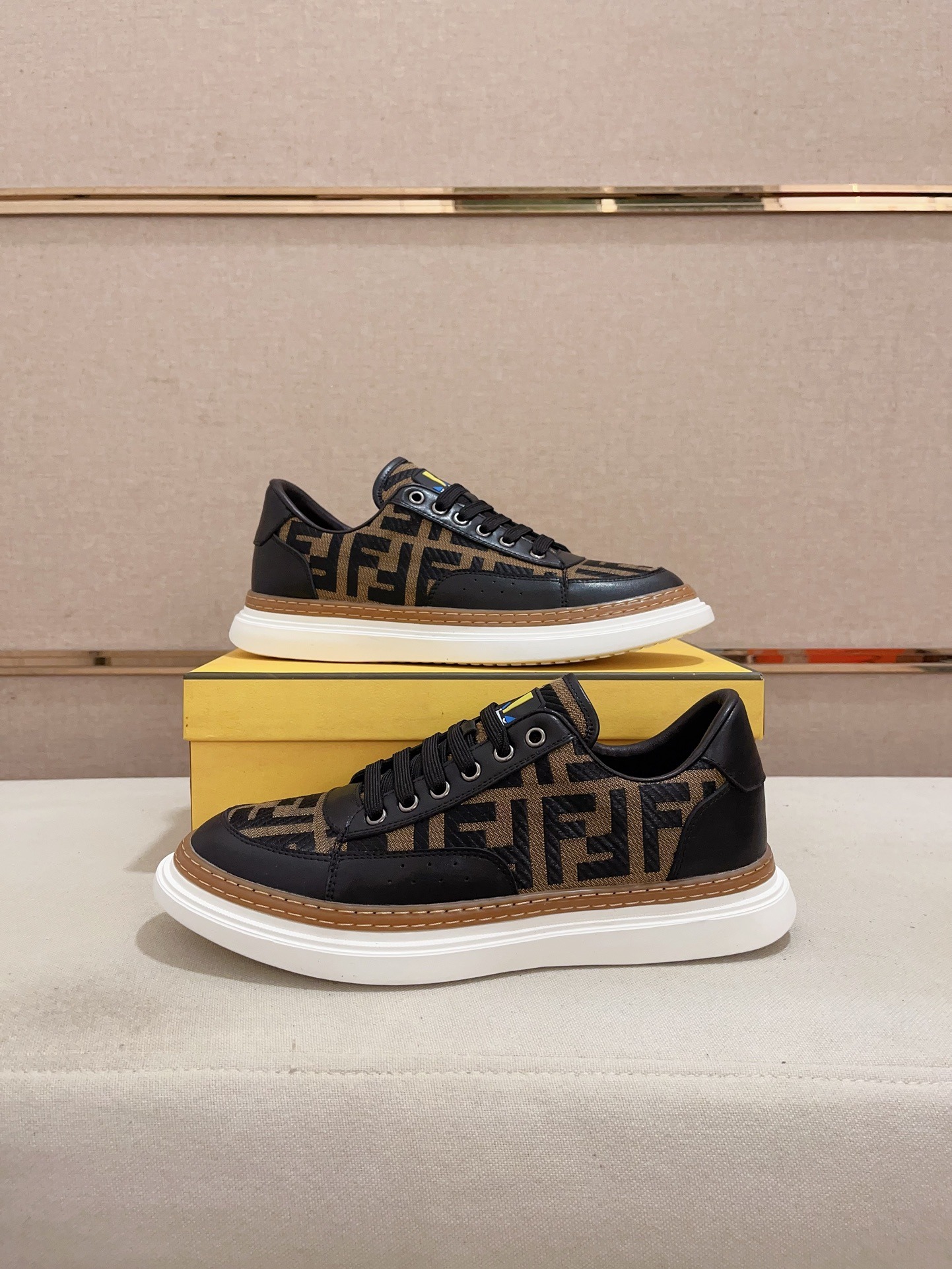 FENDI CASUAL SNEAKERS