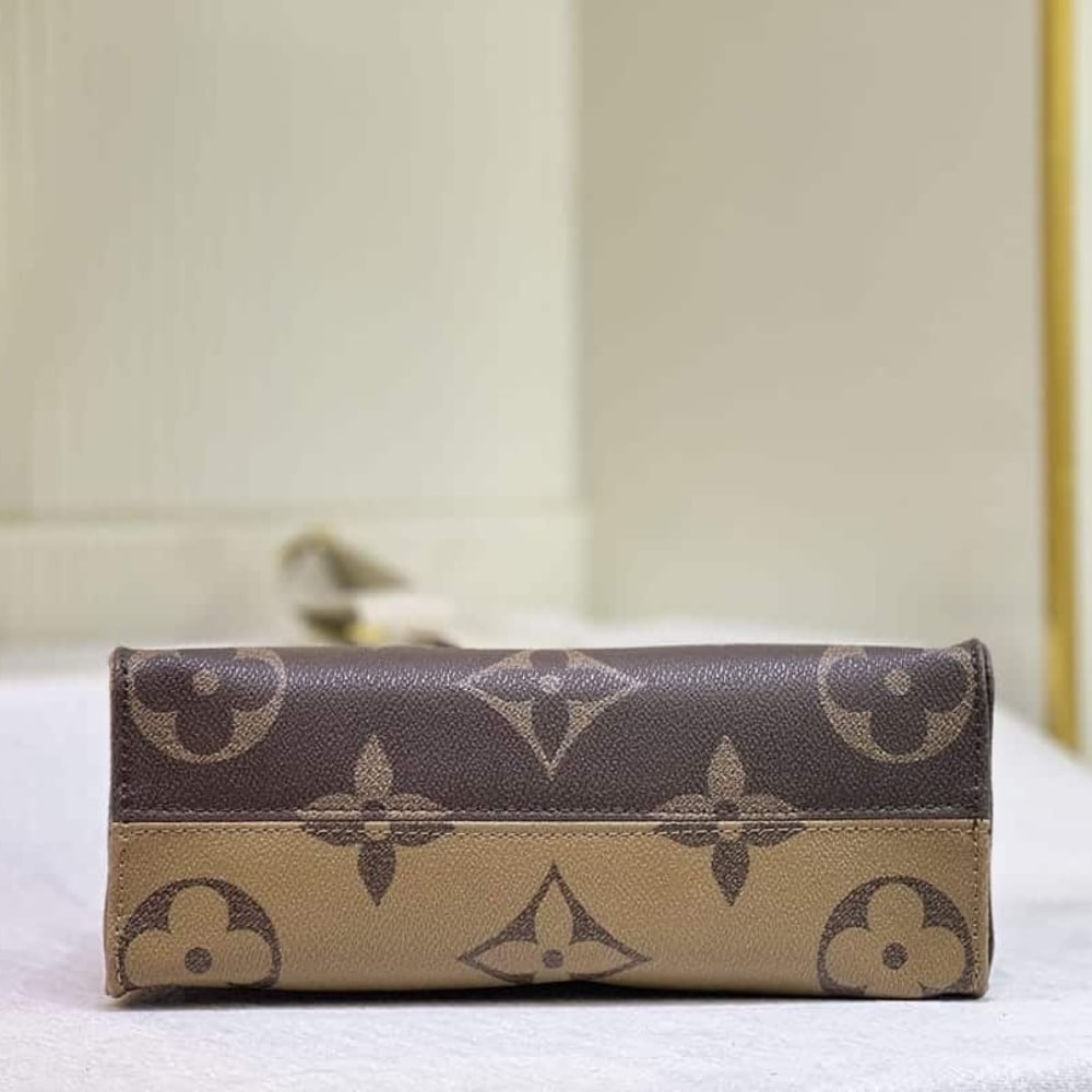 Louis Vuitton Onthego East West Giant Monogram 25Cm M46653