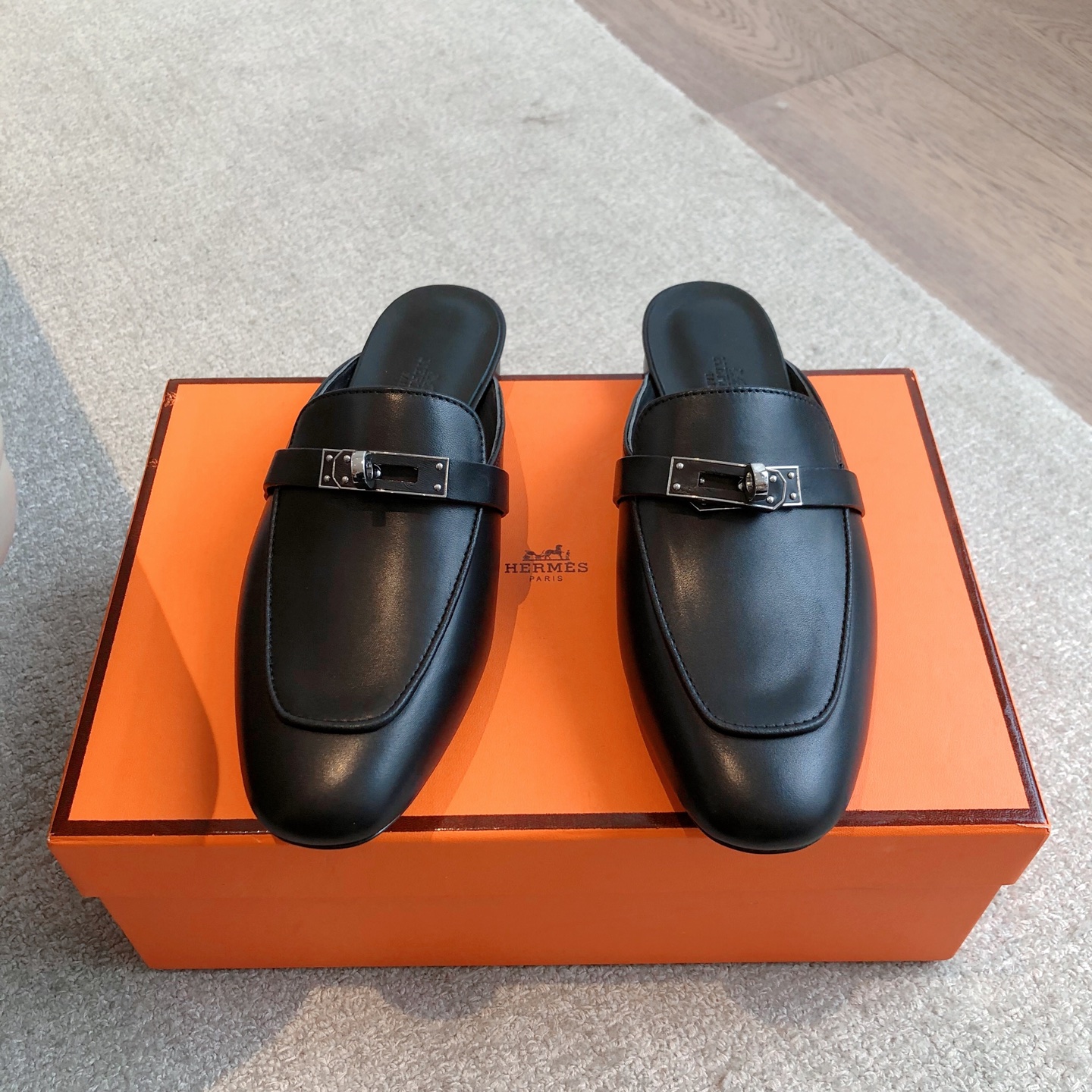 Hermes Oz Mule Black