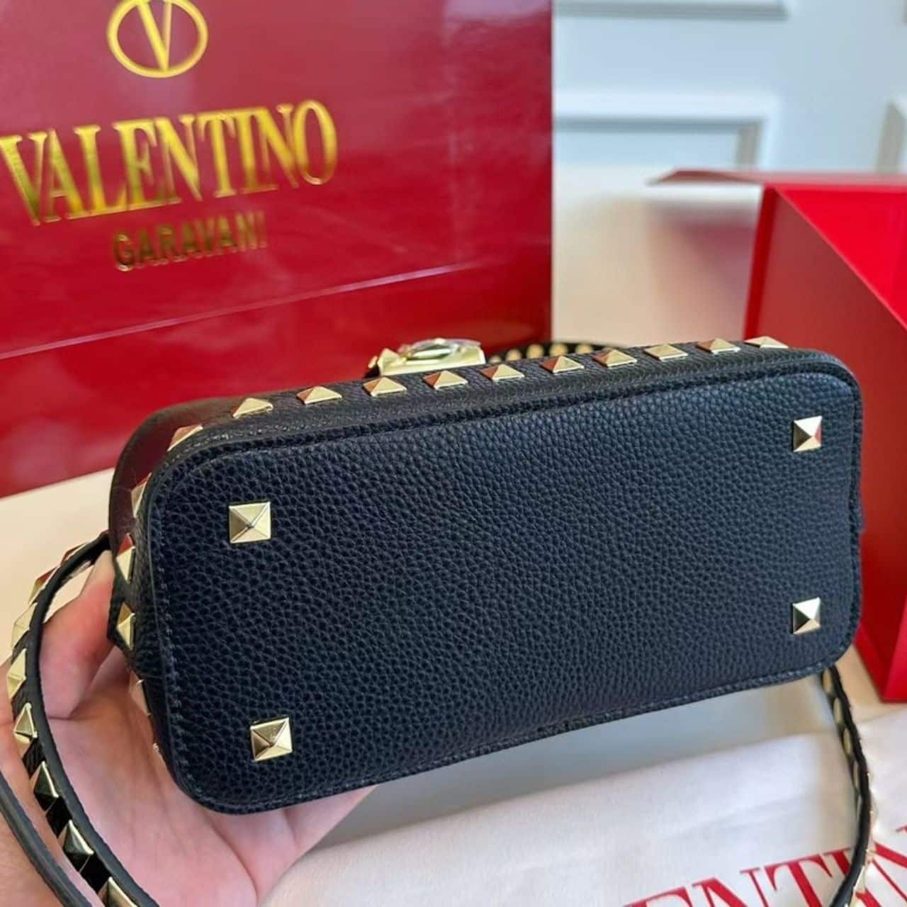 Valentino Garavani Rockstud Handbag In Grainy Black 21Cm