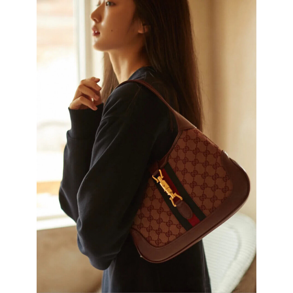 Gucci Jackie 1961 Small Shoulder Bag in Burgundy GG Canvas 28cm