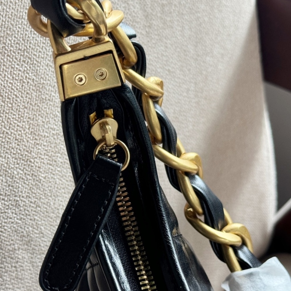Chanel Gabrielle Bag Black 22Cm/8.7in