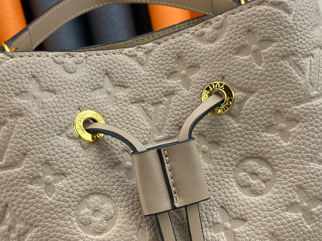 Louis Vuitton Neonoe Mm Beige 26Cm