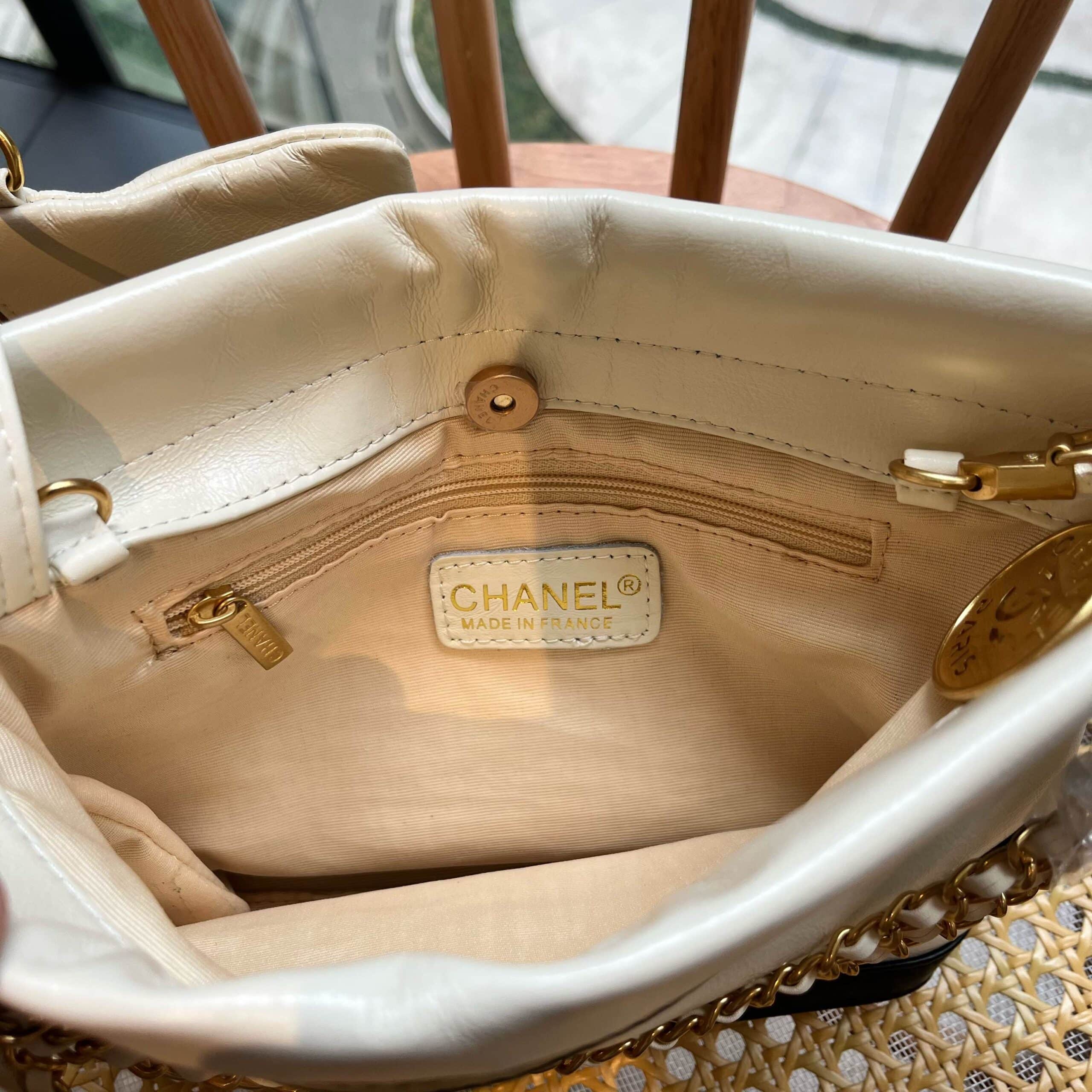 Chanel 22 Small Handbag Black White Gold Tone Metal 19Cm/7.5in As3980 B16652 Ny081
