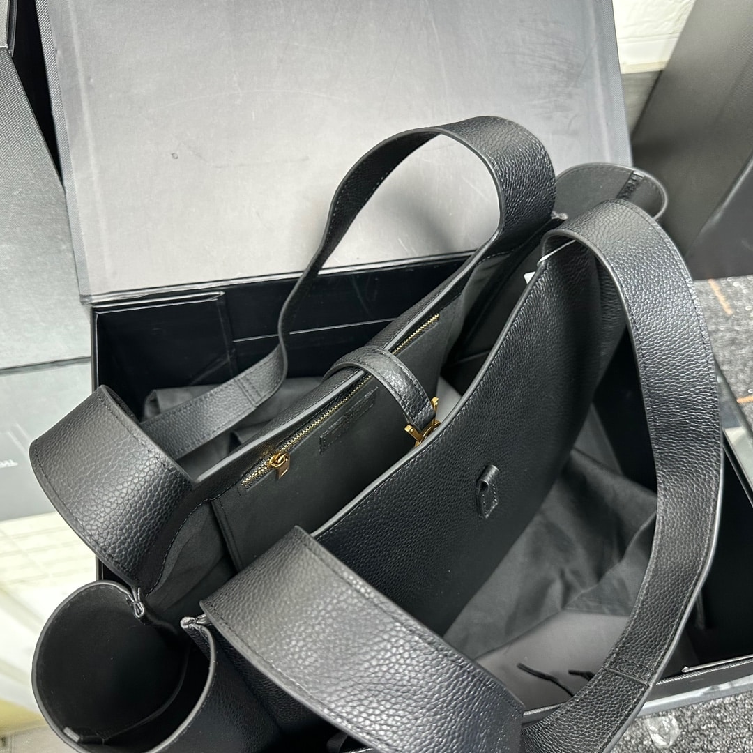 Saint Laurent Bea In Grained Leather Black 50Cm