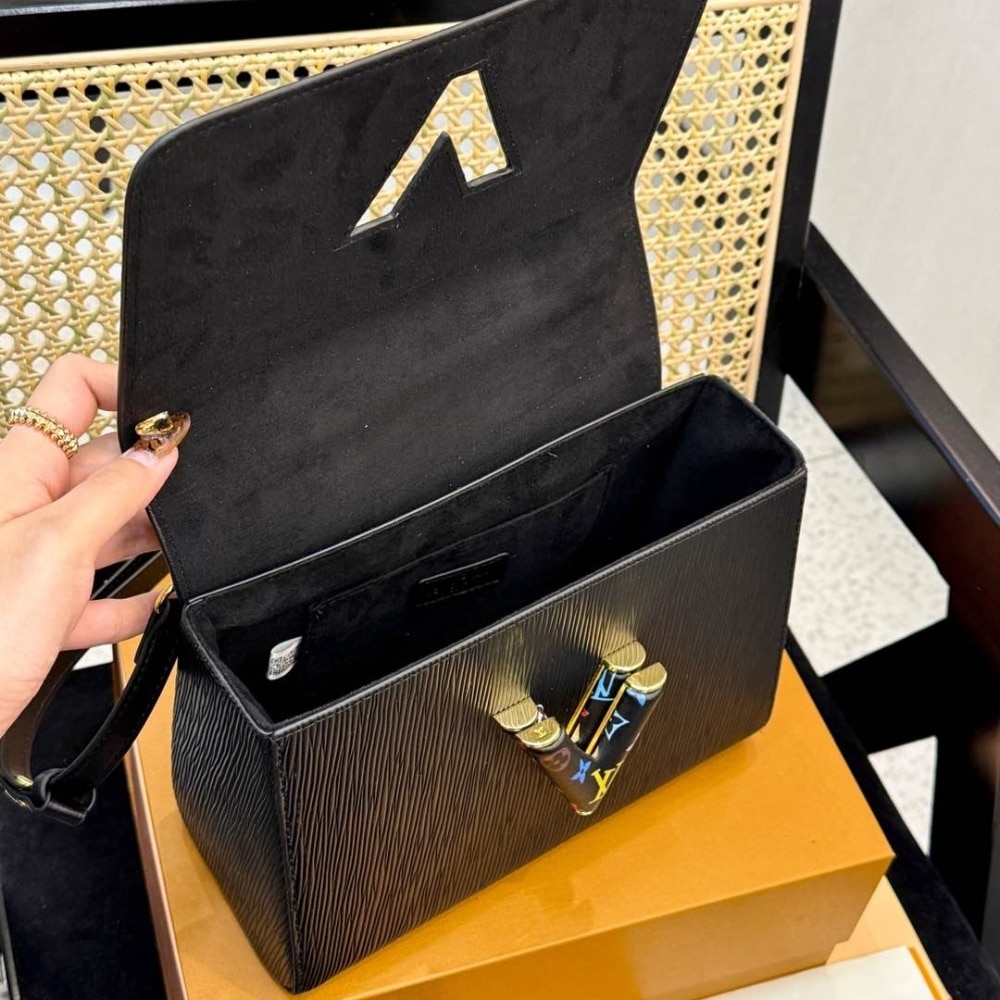 Louis Vuitton X Takashi Murakami Lv Twist MM Slim Bag Black 23cm M13243