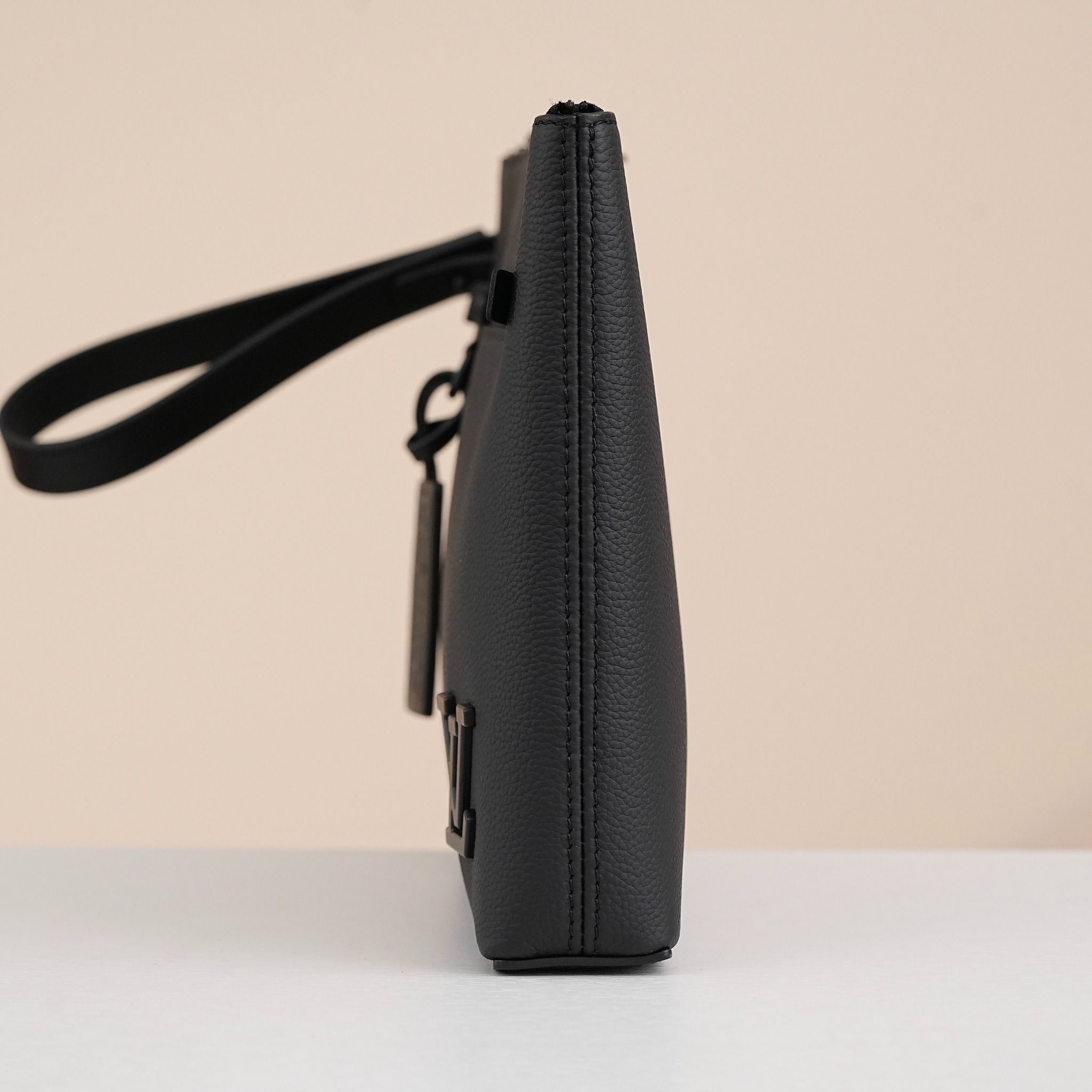 Louis Vuitton Takeoff Pouch Black 30Cm M69837