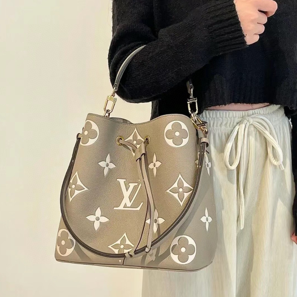 Louis Vuitton N Ono  Mm Cream 25Cm M45555